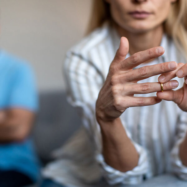Deze relatiecrisis kan voortkomen uit een jeugdtrauma