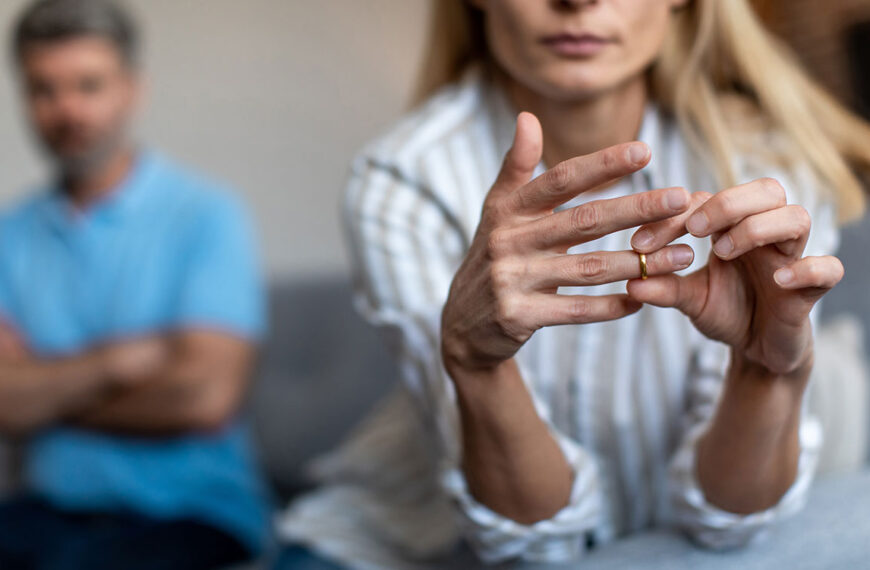 Deze relatiecrisis kan voortkomen uit een jeugdtrauma