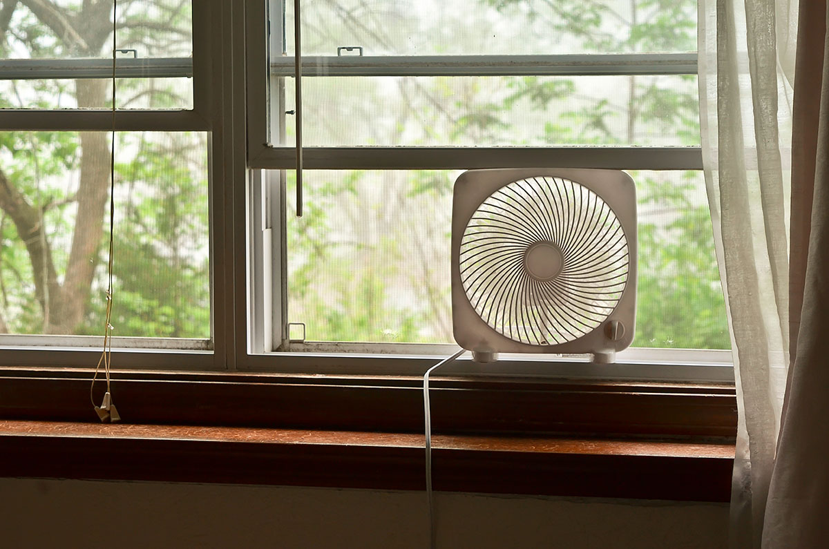 Hittegolf dit weinig bekende trucje met een ventilator koelt het huis in een mum van tijd
