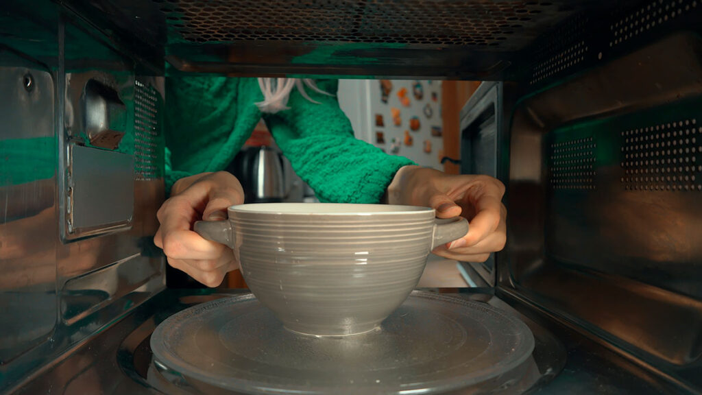 Magnetron de verborgen functie van het dienblad waar nog maar weinig mensen zich bewust van zijn